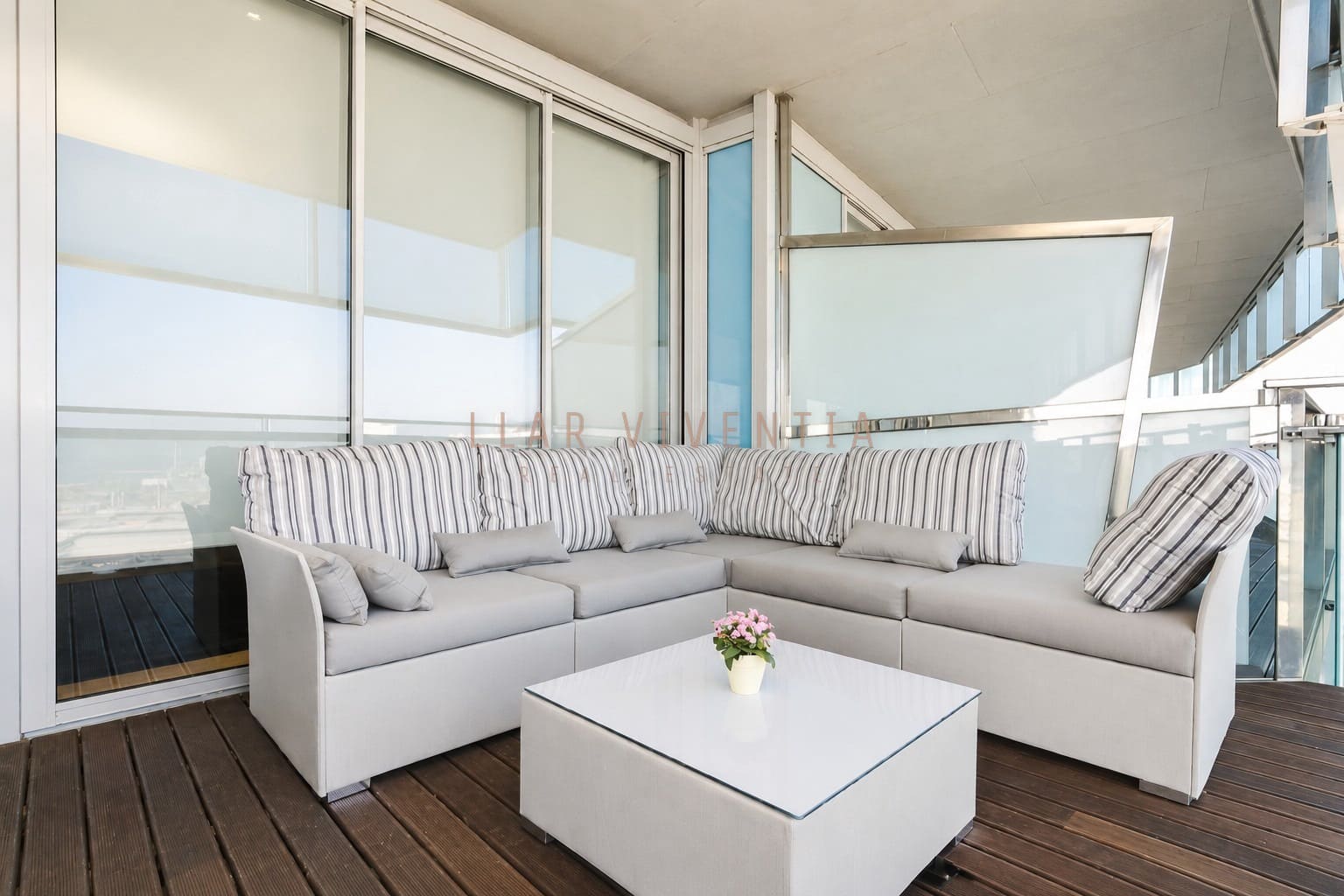 2 slaapkamer Appartement te huur in Barcelona stad met zwembad - € 4.000 (Ref: 10078979)
