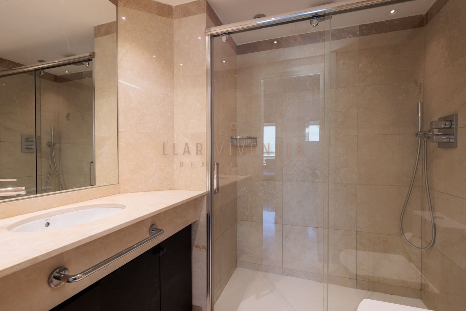 3 soverom Leilighet til leie i Barcelona by med svømmebasseng - € 5 500 (Ref: 10078984)