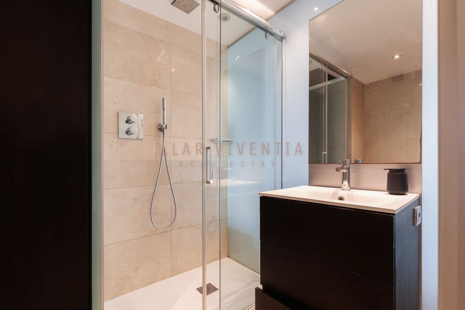 3 soverom Leilighet til leie i Barcelona by med svømmebasseng - € 5 500 (Ref: 10078984)