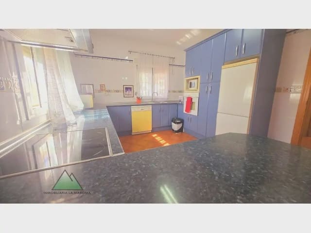 Chalet de 3 habitaciones en Alcaucín en venta con garaje - 289.900 € (Ref: 10078831)
