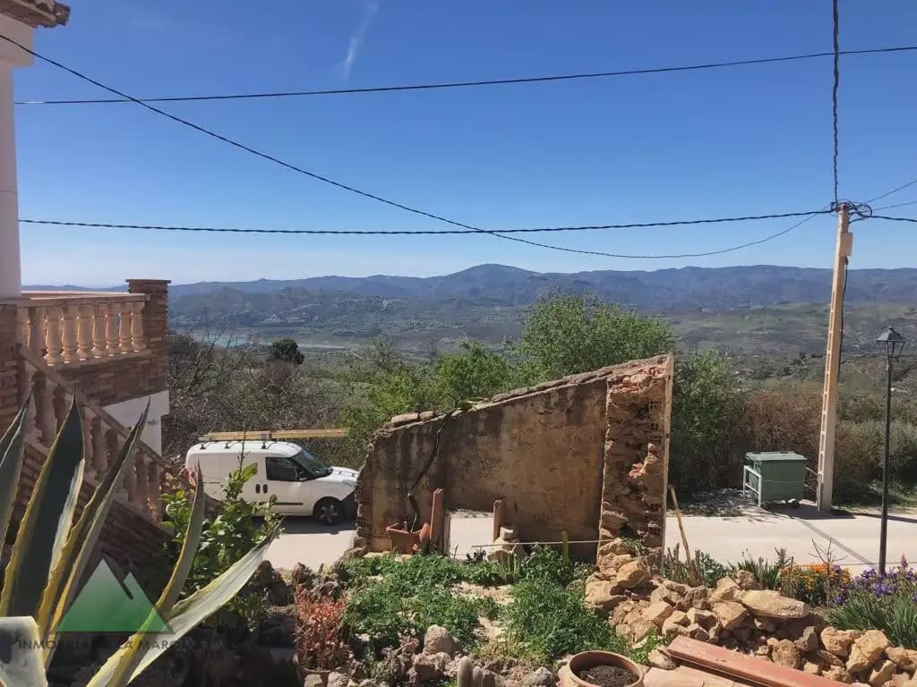 3 bedroom Townhouse for sale in Alcaucin - € 72,000 (Ref: 10078834)