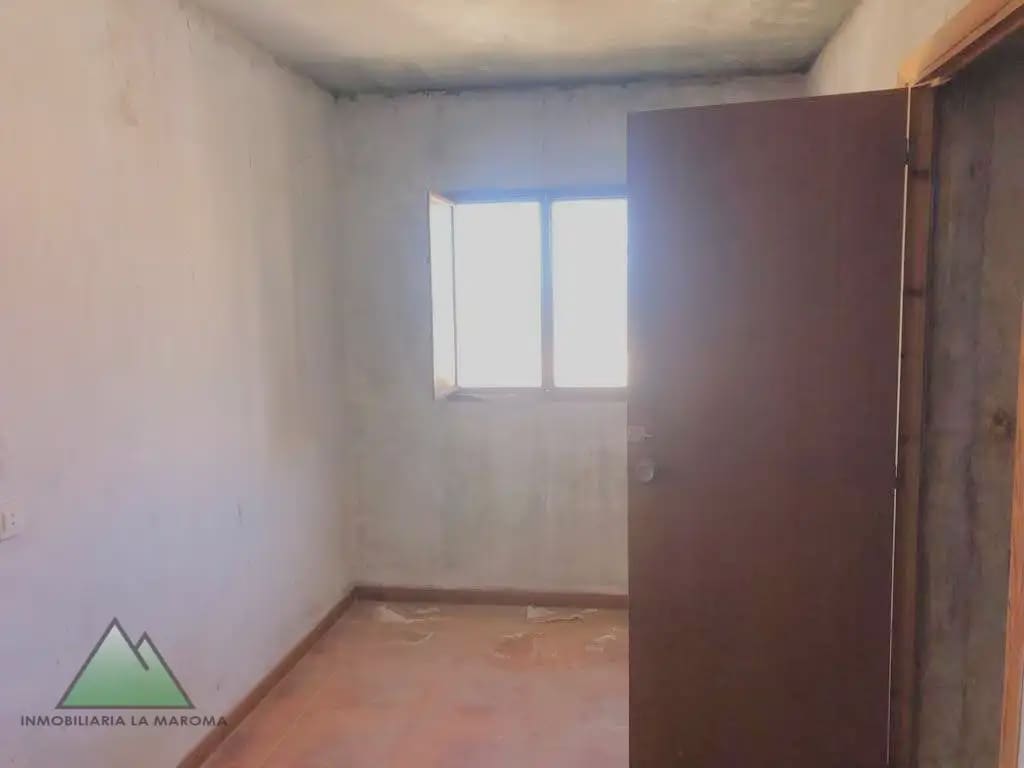 3 bedroom Townhouse for sale in Alcaucin - € 72,000 (Ref: 10078834)