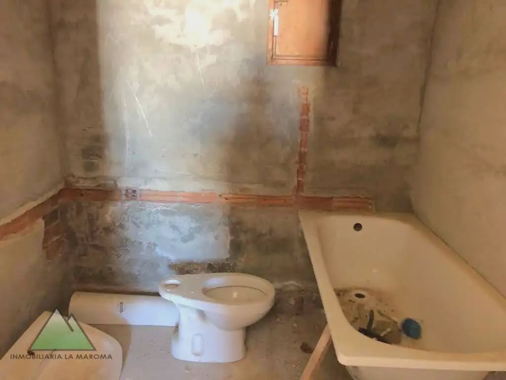 3 bedroom Townhouse for sale in Alcaucin - € 72,000 (Ref: 10078834)