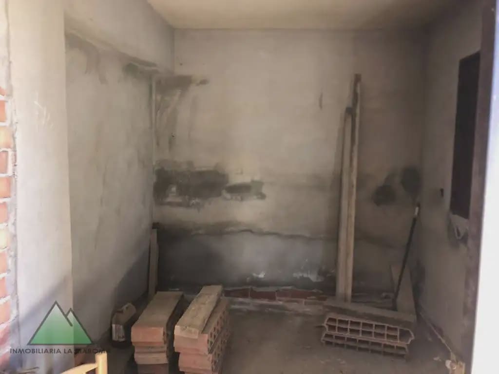 3 bedroom Townhouse for sale in Alcaucin - € 72,000 (Ref: 10078834)