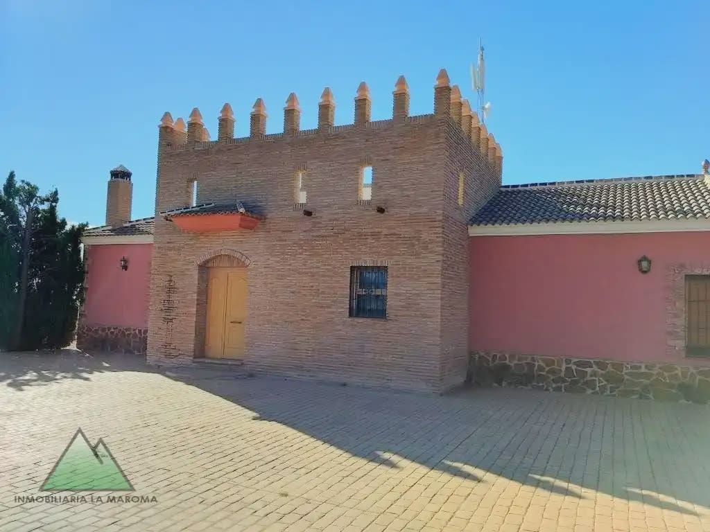 Chalet de 4 habitaciones en Sedella en venta con piscina - 400.000 € (Ref: 10078841)