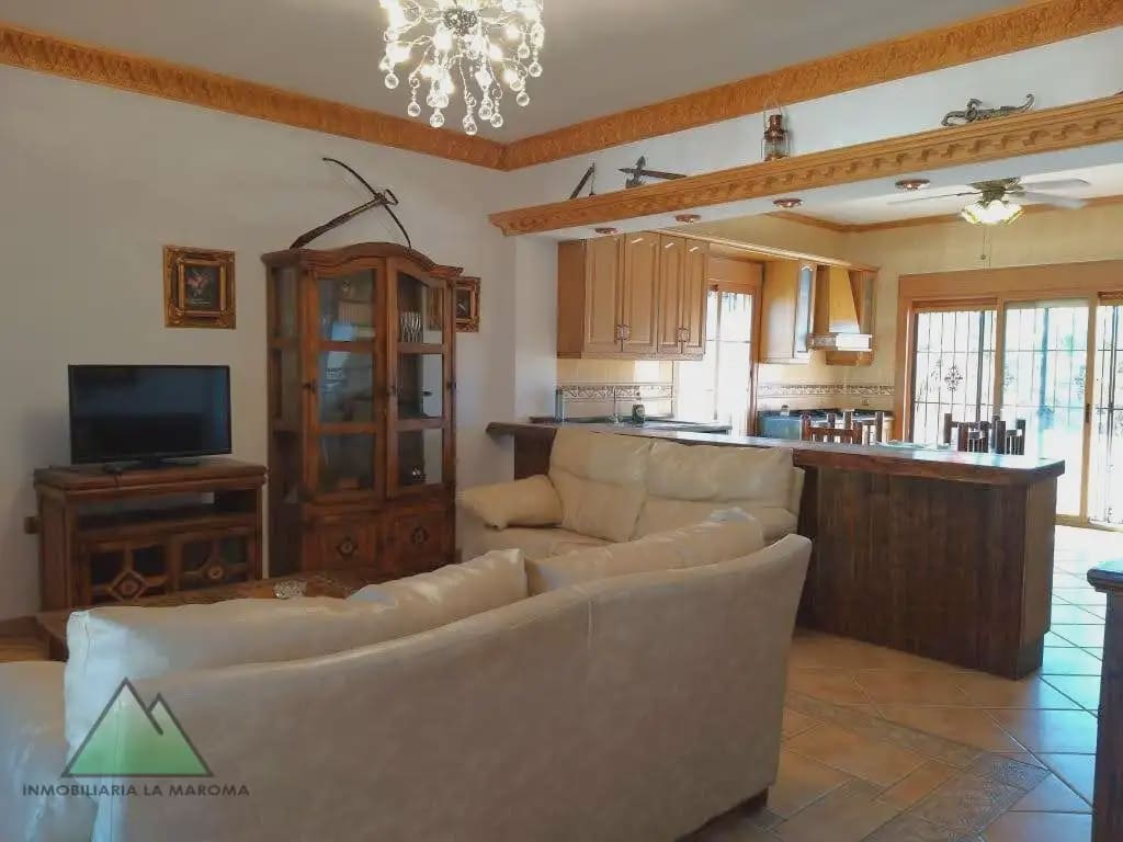Chalet de 4 habitaciones en Sedella en venta con piscina - 400.000 € (Ref: 10078841)