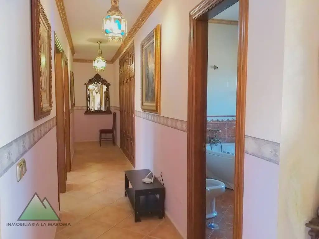 Chalet de 4 habitaciones en Sedella en venta con piscina - 400.000 € (Ref: 10078841)