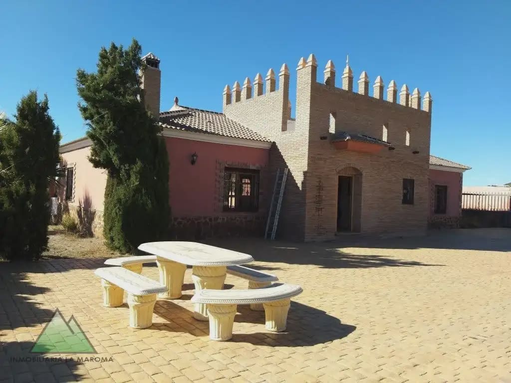 Chalet de 4 habitaciones en Sedella en venta con piscina - 400.000 € (Ref: 10078841)