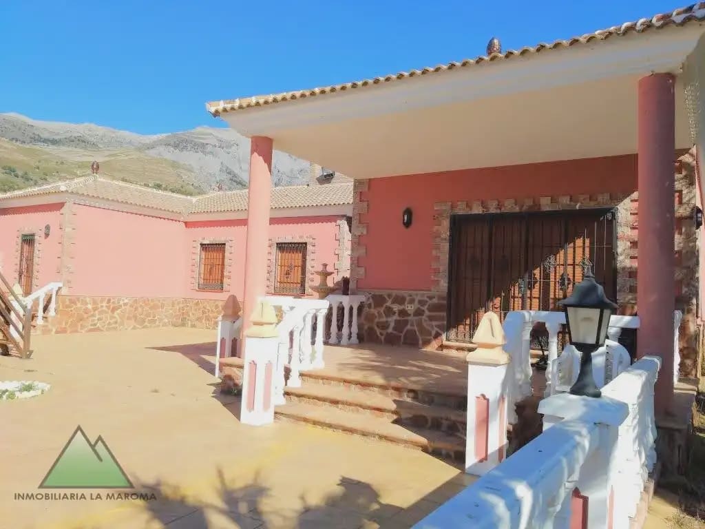 Chalet de 4 habitaciones en Sedella en venta con piscina - 400.000 € (Ref: 10078841)