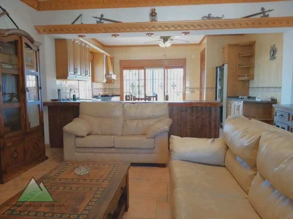 Chalet de 4 habitaciones en Sedella en venta con piscina - 400.000 € (Ref: 10078841)