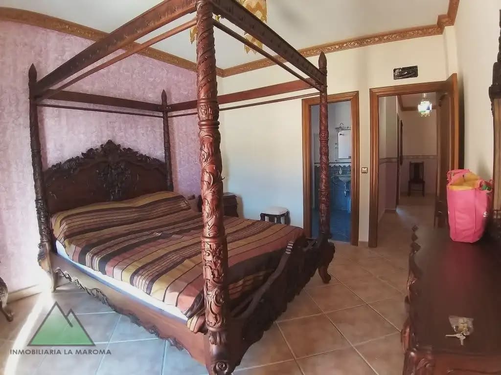 Chalet de 4 habitaciones en Sedella en venta con piscina - 400.000 € (Ref: 10078841)