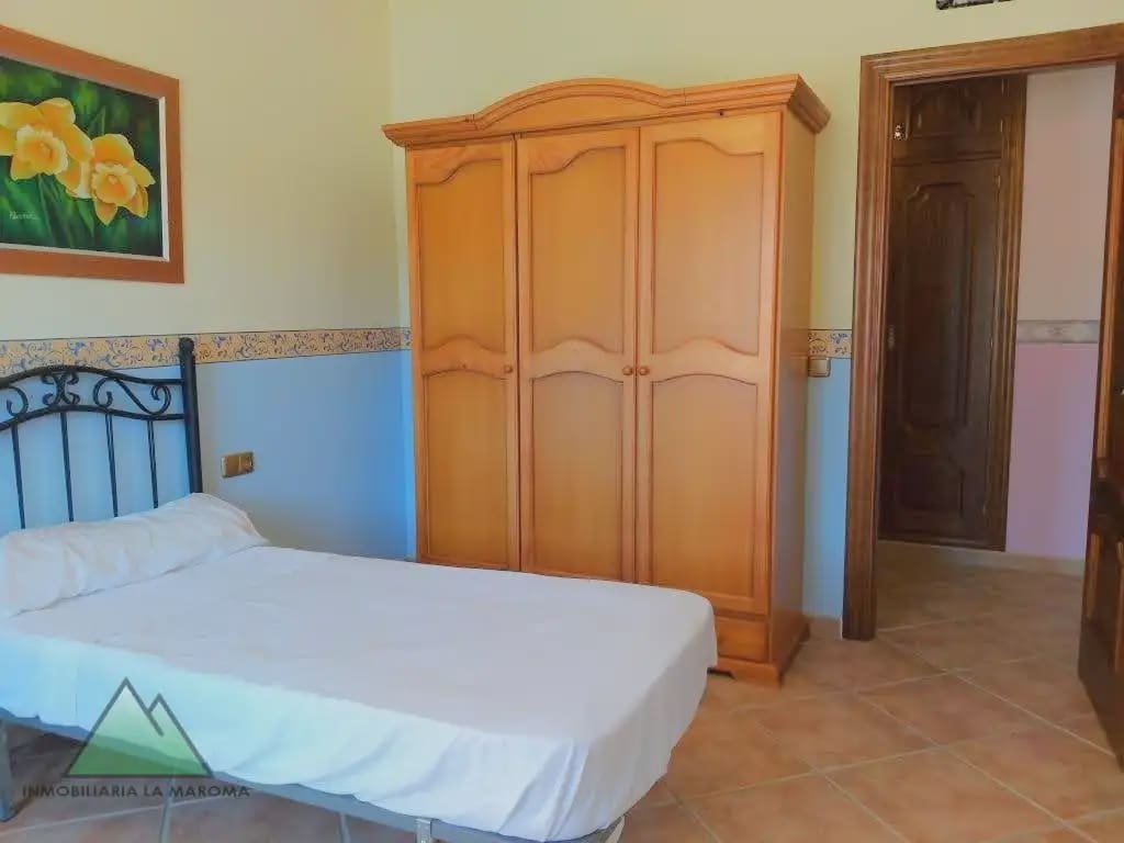 Chalet de 4 habitaciones en Sedella en venta con piscina - 400.000 € (Ref: 10078841)