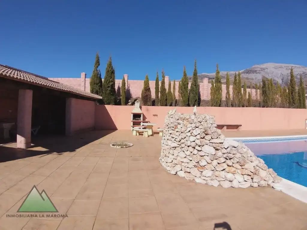 Chalet de 4 habitaciones en Sedella en venta con piscina - 400.000 € (Ref: 10078841)