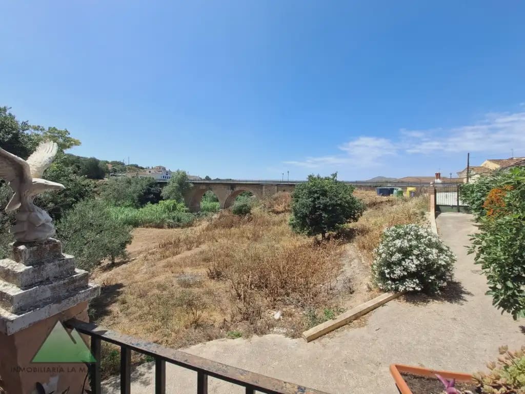 Chalet de 3 habitaciones en Alcaucín en venta con garaje - 299.000 € (Ref: 10078842)