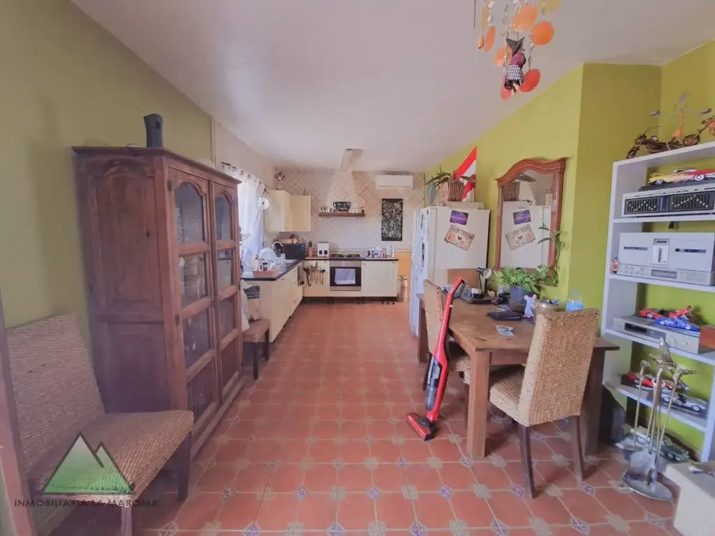 Chalet de 3 habitaciones en Alcaucín en venta con garaje - 299.000 € (Ref: 10078842)