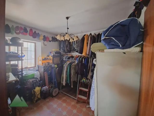 Chalet de 3 habitaciones en Alcaucín en venta con garaje - 299.000 € (Ref: 10078842)