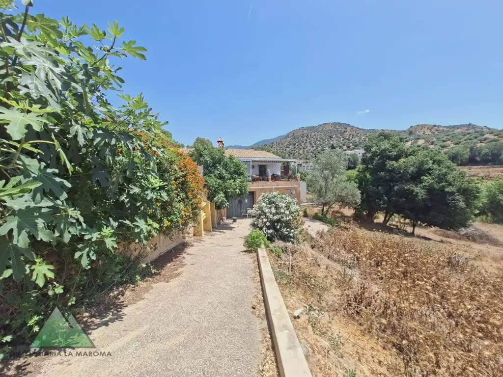 Chalet de 3 habitaciones en Alcaucín en venta con garaje - 299.000 € (Ref: 10078842)