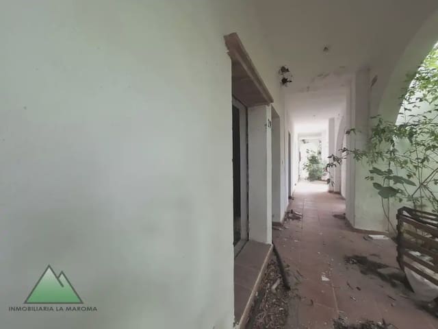 Komercyjne na sprzedaż w Loja z basenem garażem - 477 750 € (Ref: 10078843)