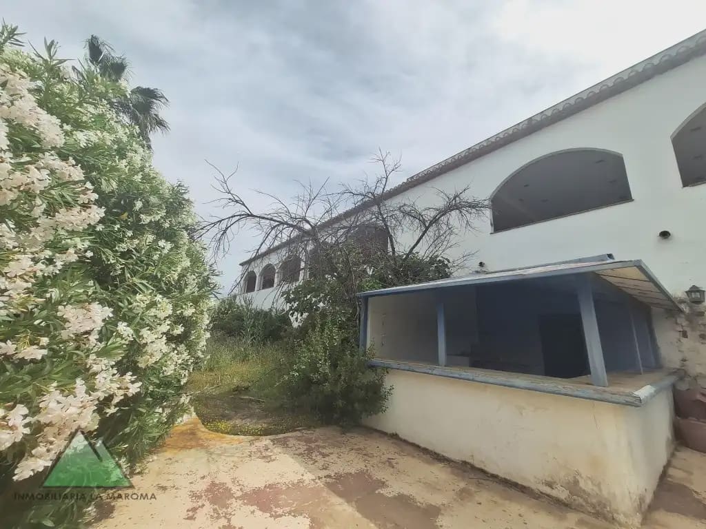 Erhverv til salg i Loja med swimmingpool garage - € 477.750 (Ref: 10078843)