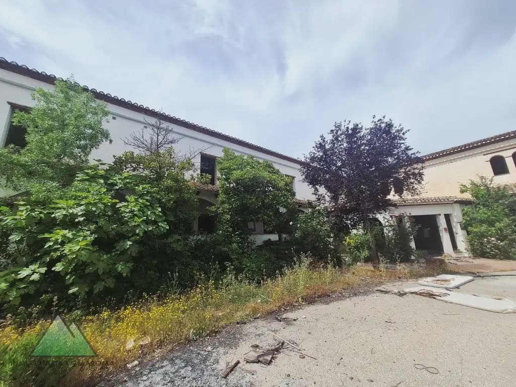 Erhverv til salg i Loja med swimmingpool garage - € 477.750 (Ref: 10078843)