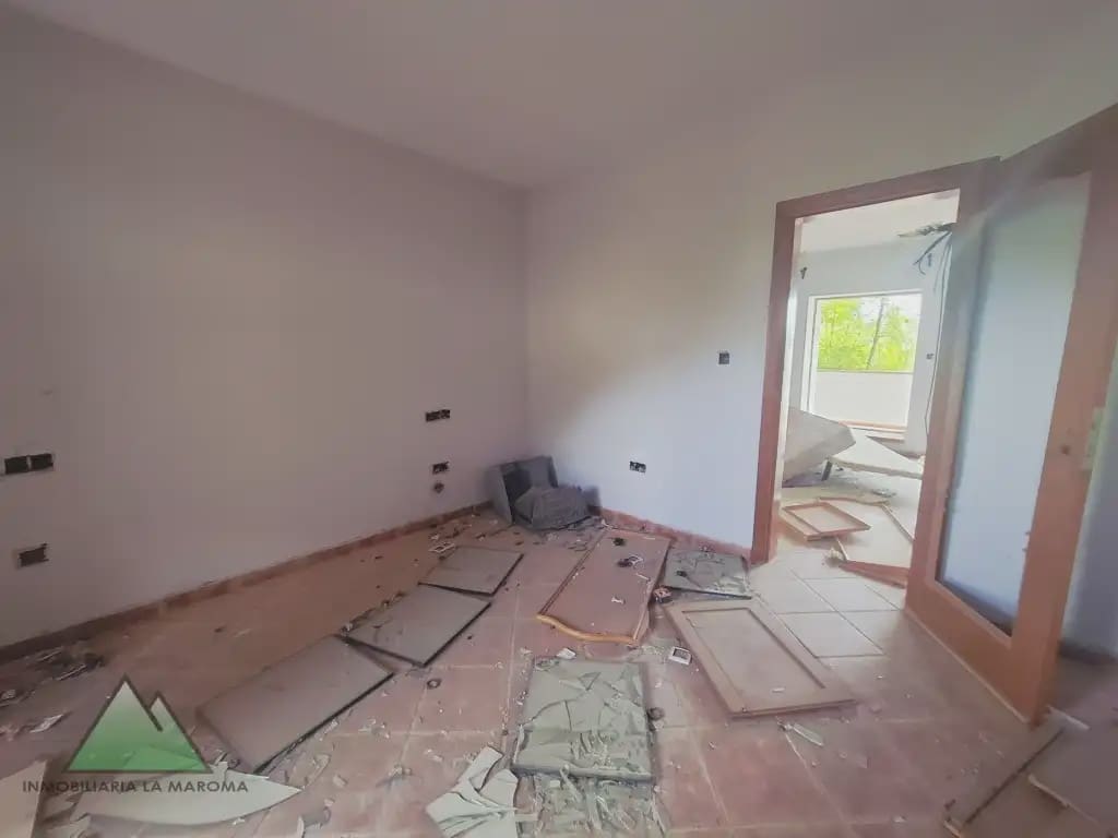 Erhverv til salg i Loja med swimmingpool garage - € 477.750 (Ref: 10078843)