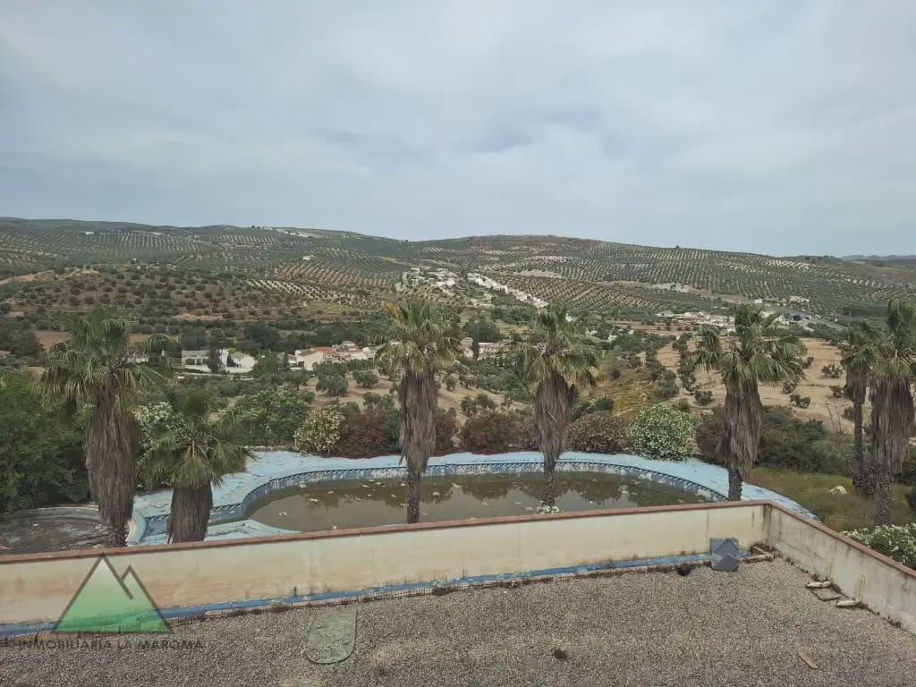 Erhverv til salg i Loja med swimmingpool garage - € 477.750 (Ref: 10078843)
