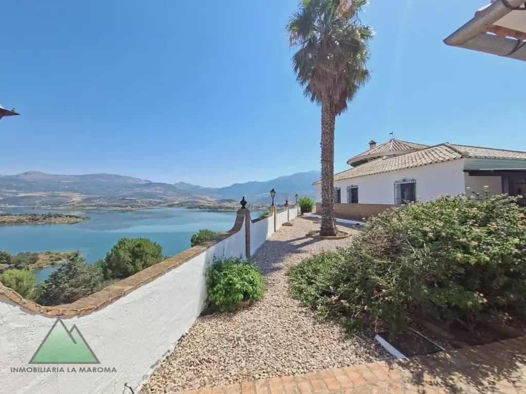 Chalet de 6 habitaciones en Viñuela en venta con piscina garaje - 830.000 € (Ref: 10078844)