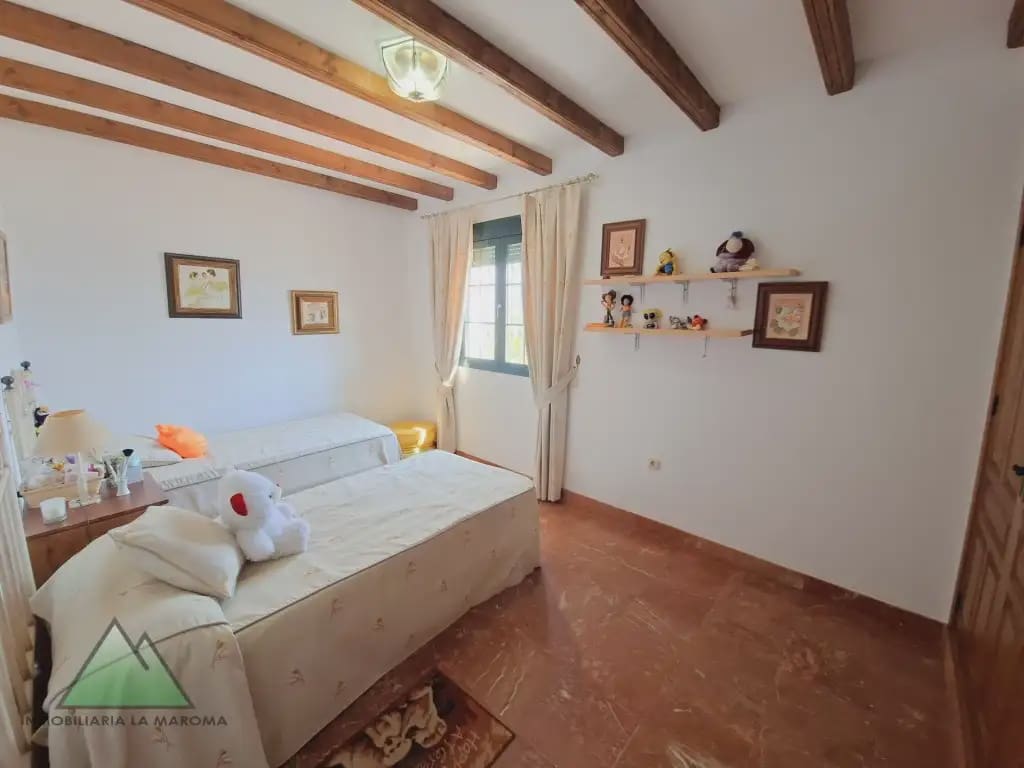Chalet de 6 habitaciones en Viñuela en venta con piscina garaje - 830.000 € (Ref: 10078844)