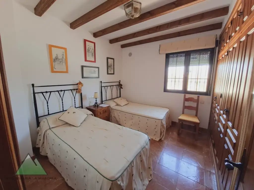 Chalet de 6 habitaciones en Viñuela en venta con piscina garaje - 830.000 € (Ref: 10078844)