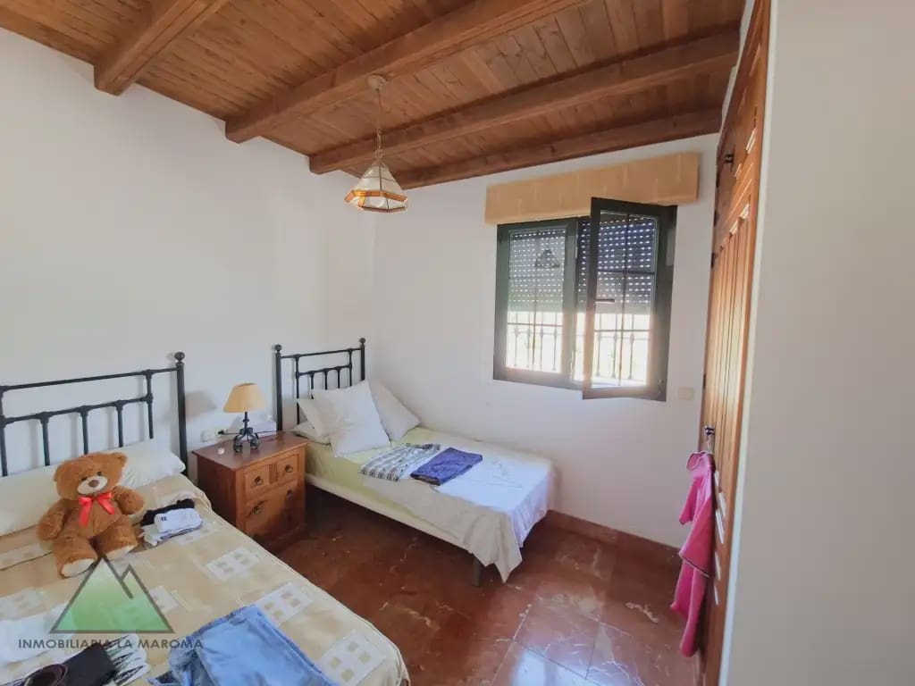 Chalet de 6 habitaciones en Viñuela en venta con piscina garaje - 830.000 € (Ref: 10078844)