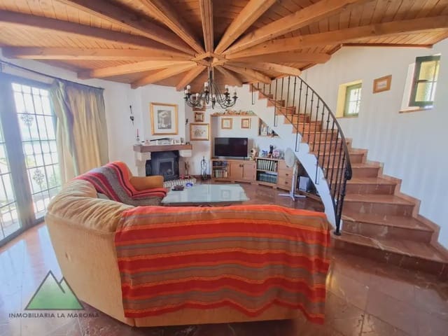 Chalet de 6 habitaciones en Viñuela en venta con piscina garaje - 830.000 € (Ref: 10078844)