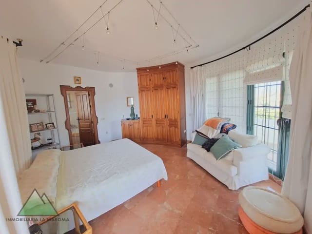 Chalet de 6 habitaciones en Viñuela en venta con piscina garaje - 830.000 € (Ref: 10078844)