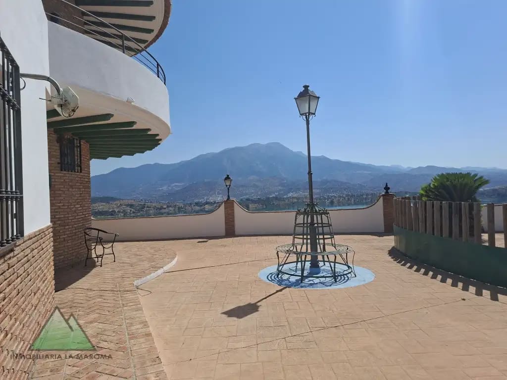 Chalet de 6 habitaciones en Viñuela en venta con piscina garaje - 830.000 € (Ref: 10078844)