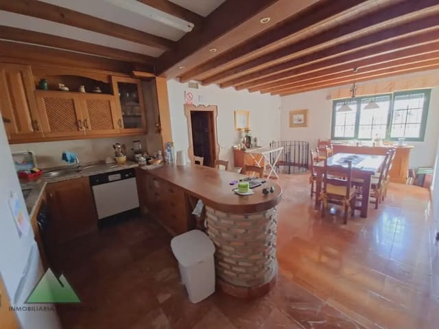 Chalet de 6 habitaciones en Viñuela en venta con piscina garaje - 830.000 € (Ref: 10078844)