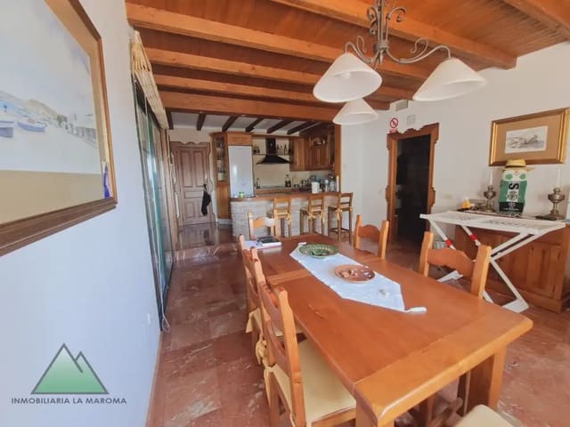 Chalet de 6 habitaciones en Viñuela en venta con piscina garaje - 830.000 € (Ref: 10078844)