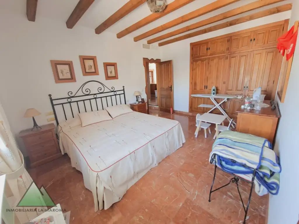 Chalet de 6 habitaciones en Viñuela en venta con piscina garaje - 830.000 € (Ref: 10078844)
