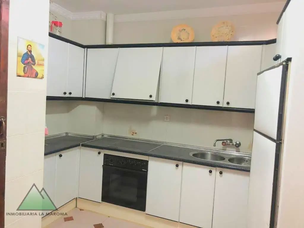 Kaupallinen myytävänä paikassa Periana - 279 000 € (Ref: 10078845)