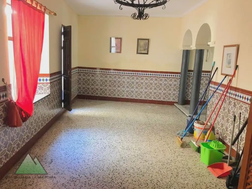 Kaupallinen myytävänä paikassa Periana - 279 000 € (Ref: 10078845)