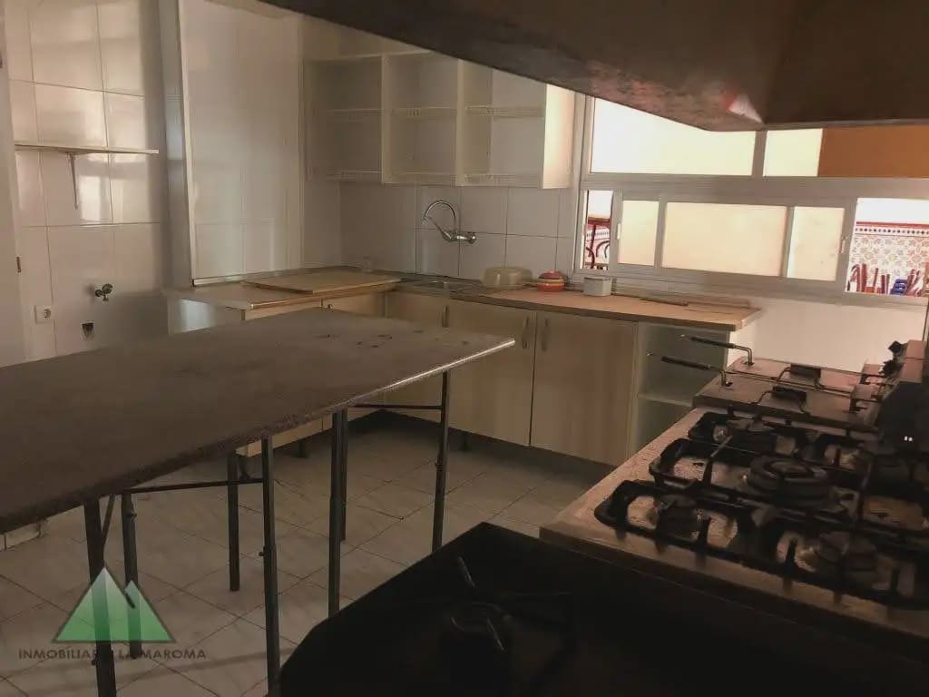 Kaupallinen myytävänä paikassa Periana - 279 000 € (Ref: 10078845)