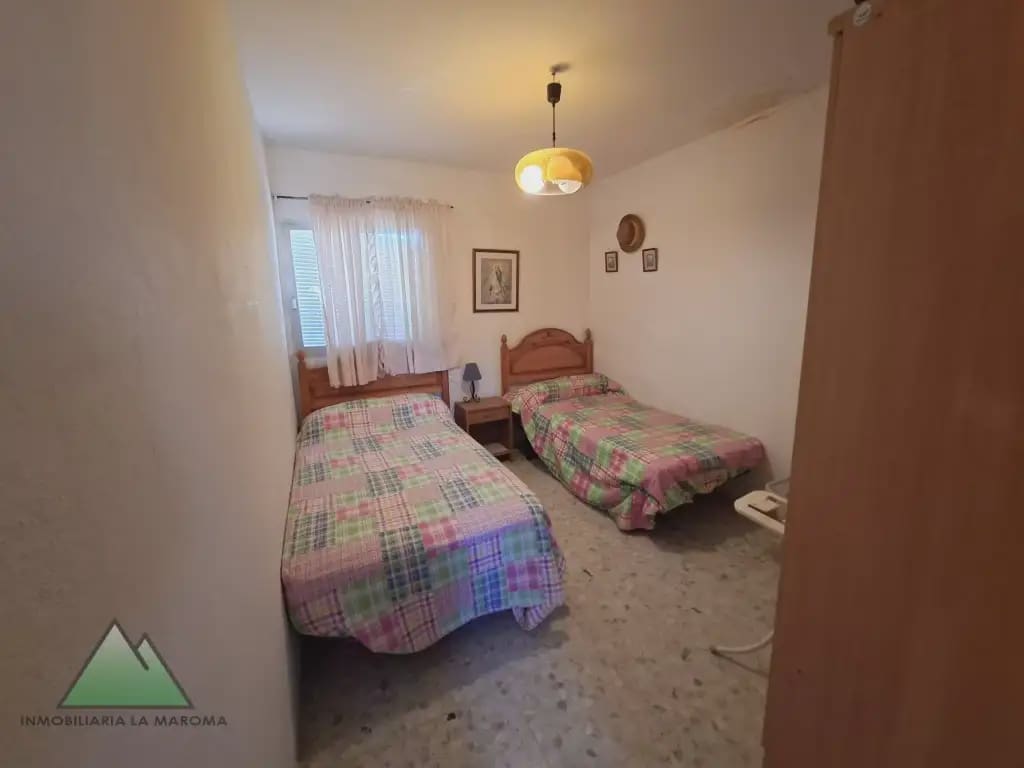 Chalet de 3 habitaciones en Alcaucín en venta con piscina garaje - 250.000 € (Ref: 10078847)