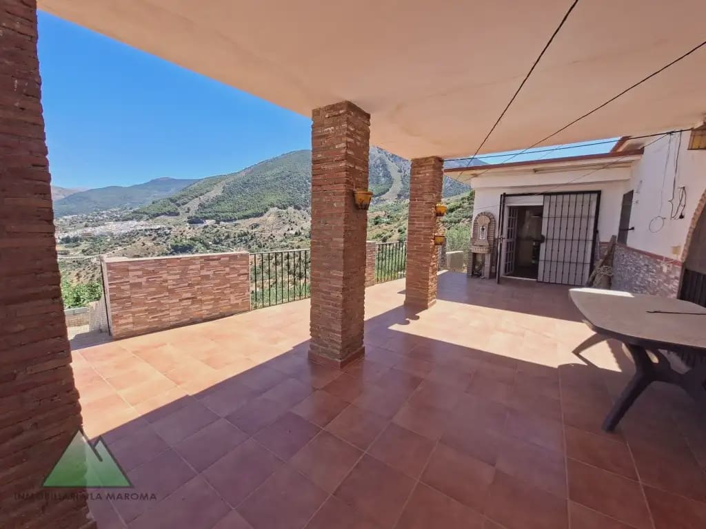 Chalet de 3 habitaciones en Alcaucín en venta con piscina garaje - 250.000 € (Ref: 10078847)