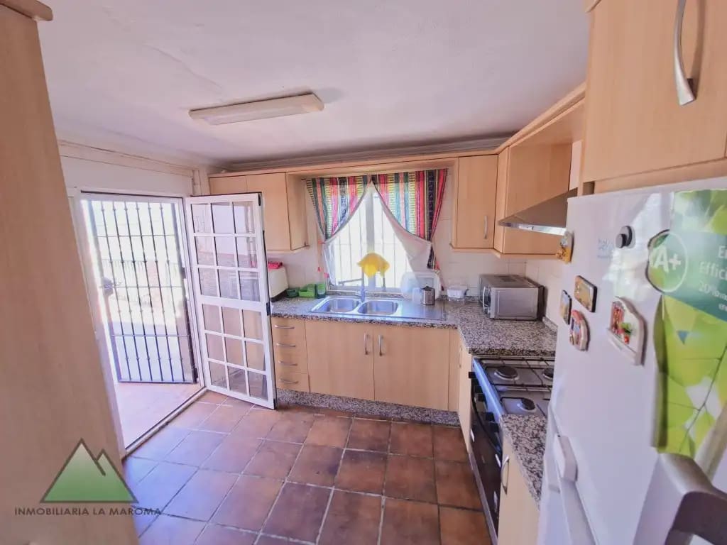Chalet de 3 habitaciones en Alcaucín en venta con piscina garaje - 250.000 € (Ref: 10078847)