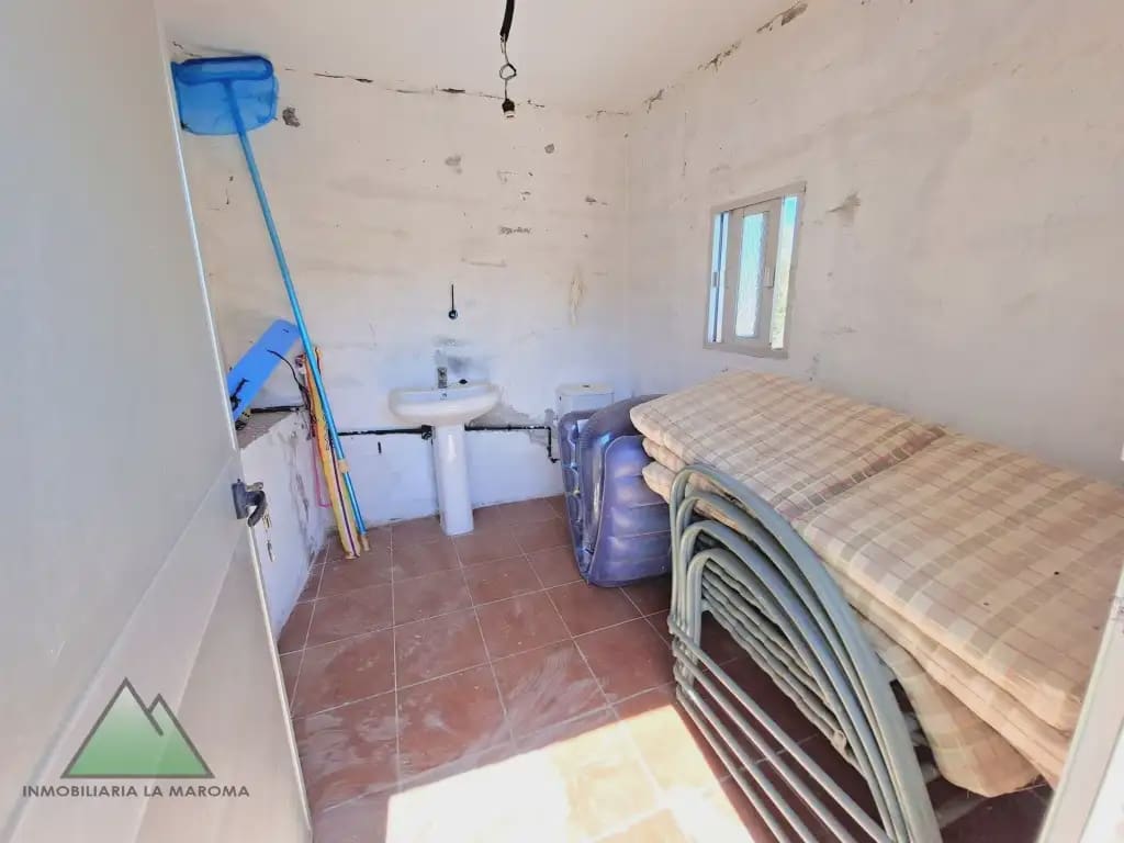 Chalet de 3 habitaciones en Alcaucín en venta con piscina garaje - 250.000 € (Ref: 10078847)
