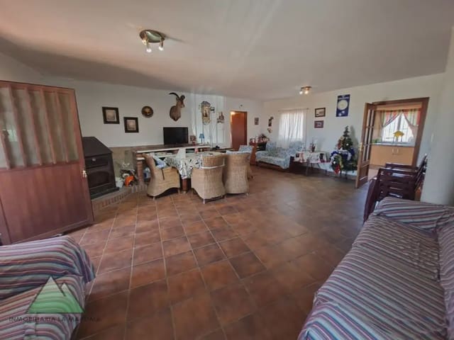 Chalet de 3 habitaciones en Alcaucín en venta con piscina garaje - 250.000 € (Ref: 10078847)
