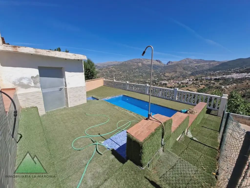 Chalet de 3 habitaciones en Alcaucín en venta con piscina garaje - 250.000 € (Ref: 10078847)