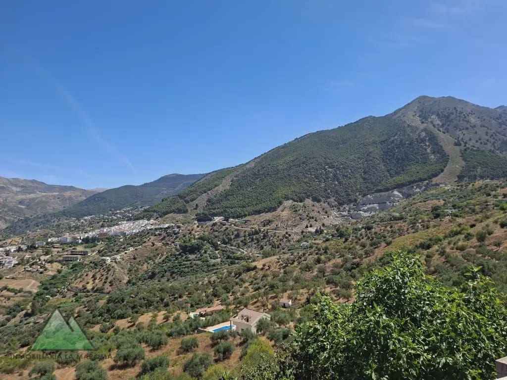 Chalet de 3 habitaciones en Alcaucín en venta con piscina garaje - 250.000 € (Ref: 10078847)