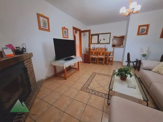 Chalet de 4 habitaciones en Alcaucín en venta con piscina garaje - 375.000 € (Ref: 10078848)