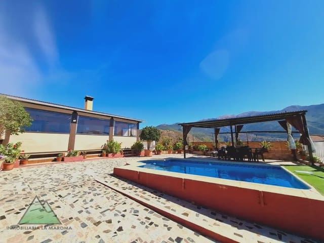 Chalet de 4 habitaciones en Alcaucín en venta con piscina garaje - 375.000 € (Ref: 10078848)