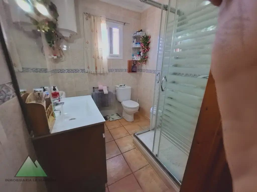Chalet de 4 habitaciones en Alcaucín en venta con piscina garaje - 375.000 € (Ref: 10078848)
