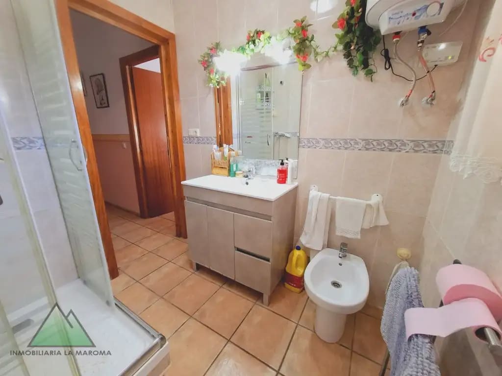 Chalet de 4 habitaciones en Alcaucín en venta con piscina garaje - 375.000 € (Ref: 10078848)